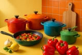 Een kleurrijke keuken vol smaak en veelzijdigheid: de juiste pannen en accessoires